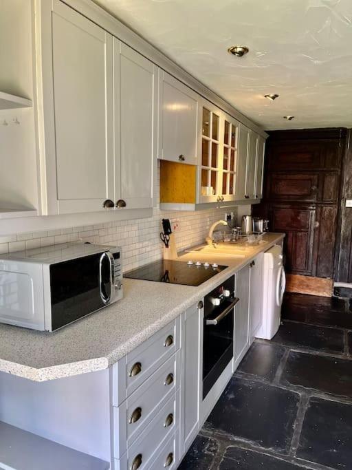 The Old Post Office, Cosy Grade II Listed 2 Bed Apartment Уиндермир Экстерьер фото